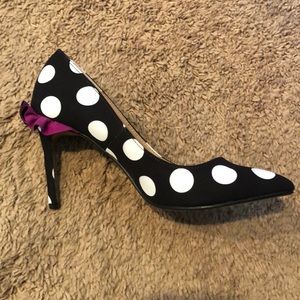 Betsy Johnson Harbur polkadot and ruffle Pump sz 7